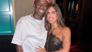 Винисиус заби сексбомба с големи гърди + СНИМКИ