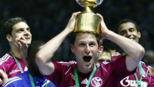 Байерн пак ще пазарува от Шалке, иска Бенедикт Хьоведес