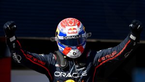 Верстапен отвя конкурентите в Баку, провал за Оскар и Ландо