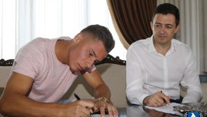 Левски плаща за Антъни Белмонт