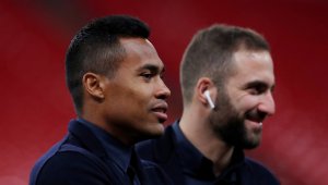 Юнайтед си хареса Алекс Сандро, ще вади оферта през лятото