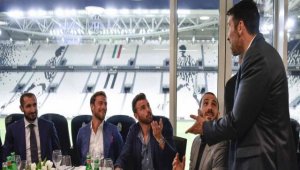 Да надникнем зад завесите: Вижте как Юве отпразнува историческия дубъл + ГАЛЕРИЯ