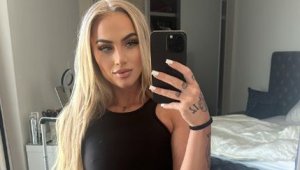 Секси футболистка лъсна почти гола + СНИМКИ