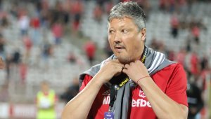 Любо Пенев поема Лудогорец?