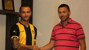 Прогонен от Румъния за пиянство подписа с Ботев