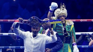 Усик може да изгуби още шампионски пояси по служебен път