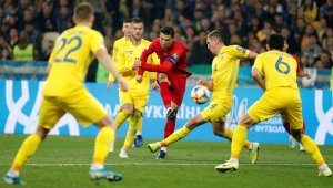 Роналдо стигна 700 гола в кариерата си, но радостта бе за Украйна