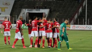 ЦСКА разнебити с 6:0 Берое и отново мина пред Лудогорец