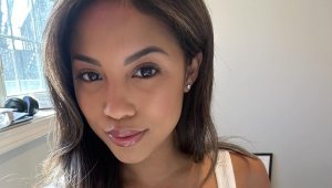 Екзотична голфърка показа зърната си + СНИМКИ