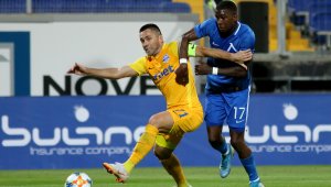 Фенове на Галатасарай към Найджъл Робърта: Стани лъв!