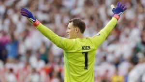 Секси съпругата на Нойер се завръща + СНИМКИ