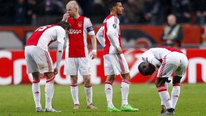 Фенове на Аякс обесиха кукла на вратаря на Фейенорд