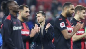 Леверкузен лети към титлата, Байерн диша прахта на аспирините