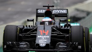 От Мерцедес вече са говорили с Алонсо