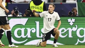 В Англия полудяха по секси мацката на Вирц + СНИМКИ