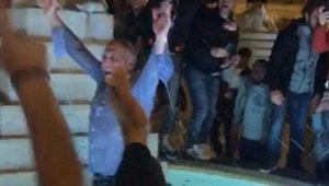 Босът на Рома скочи във фонтан след боя над Барселона