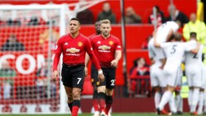 Юнайтед бие шута на издънката Алексис Санчес