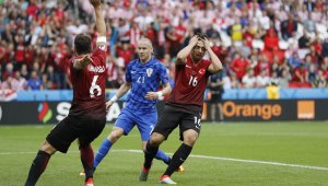 В Турция бесни на свой, оправял си прическата при гола на Модрич + ВИДЕО