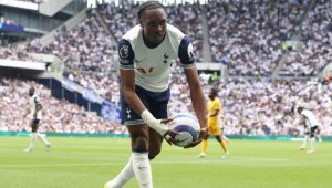 Мис Франция би шута на нападател от Тотнъм + СНИМКИ