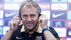 Ханзи Флик тропна по масата: Искам титлата с Барса!
