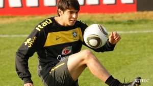 Кака: Сега е моят шанс да изпреваря Меси и Роналдо