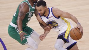 Купиха потник на Къри за 203 330 долара