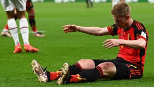 В Белгия скочиха на талисмана Де Бройне след провала