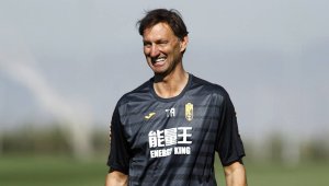 Тони Адамс след 0:3: Може би аз трябва да вляза да играя