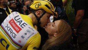 Погачар пак спечели Тура, но отсвири неудобната за него Вуелта