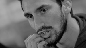 Астори е трябвало да поднови договора си в понеделник