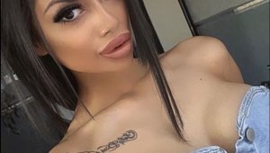 Талант от ЦСКА си ляга до какичка с големи гърди + СНИМКИ