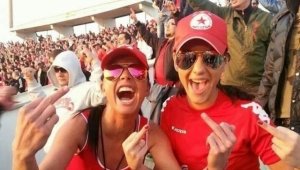 На вниманието на ЦСКА: Ултрасите на Заря бомбардират с камъни и факли