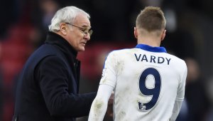 Лестър ще играе с Барса и ПСЖ