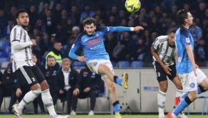 Кварацхелия преподписва с Наполи