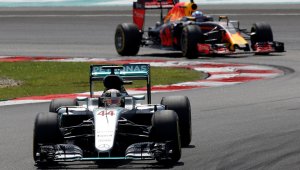 Изненада! Триумф за Рикардо в Малайзия, техниката провали Хамилтън