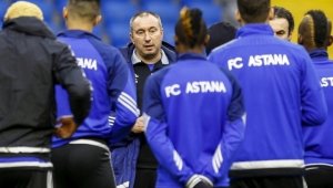 Мъри Стоилов изяде здрав бой в Лига Европа + ВИДЕО