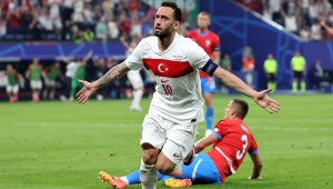 Турция се измъчи с Чехия, но ще играе осминафинал 