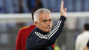 Жозе загатна, че остава в Рома 