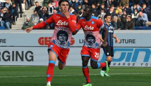 Наполи разби Аталанта и се изравни с Милан