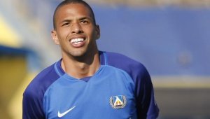 Левски губи пари и от Ривалдиньо