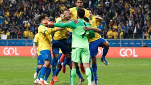 Страхотна драма с дузпи прати Бразилия на 1/2-финал за Копа Америка + ВИДЕО