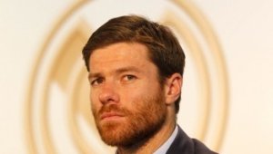 Чаби Алонсо решил да остане