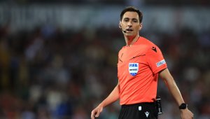 Скандал! Съдията на Ел Класико през сълзи: Нападнаха сина ми в училище