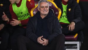 Наказват рефера Сера заради Моуриньо