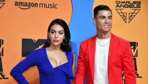 Скандал: Роналдо и половинката му нарушиха протокола за COVID-19