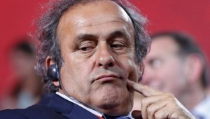 Платини още не е подал оставка