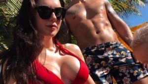 Бившият на Асдис Ран се сгоди за надарена и млада миска + СНИМКИ