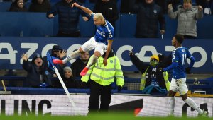 Ман Юнайтед си подслажда горчилките с "карамел"