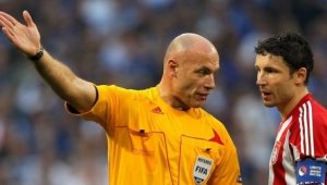 Англичанинът Хауърд Уеб ще ръководи финала на Мондиал 2010