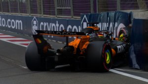 Хаос в Баку, Пиастри и Льоклер в стената, Макс тръгва пръв